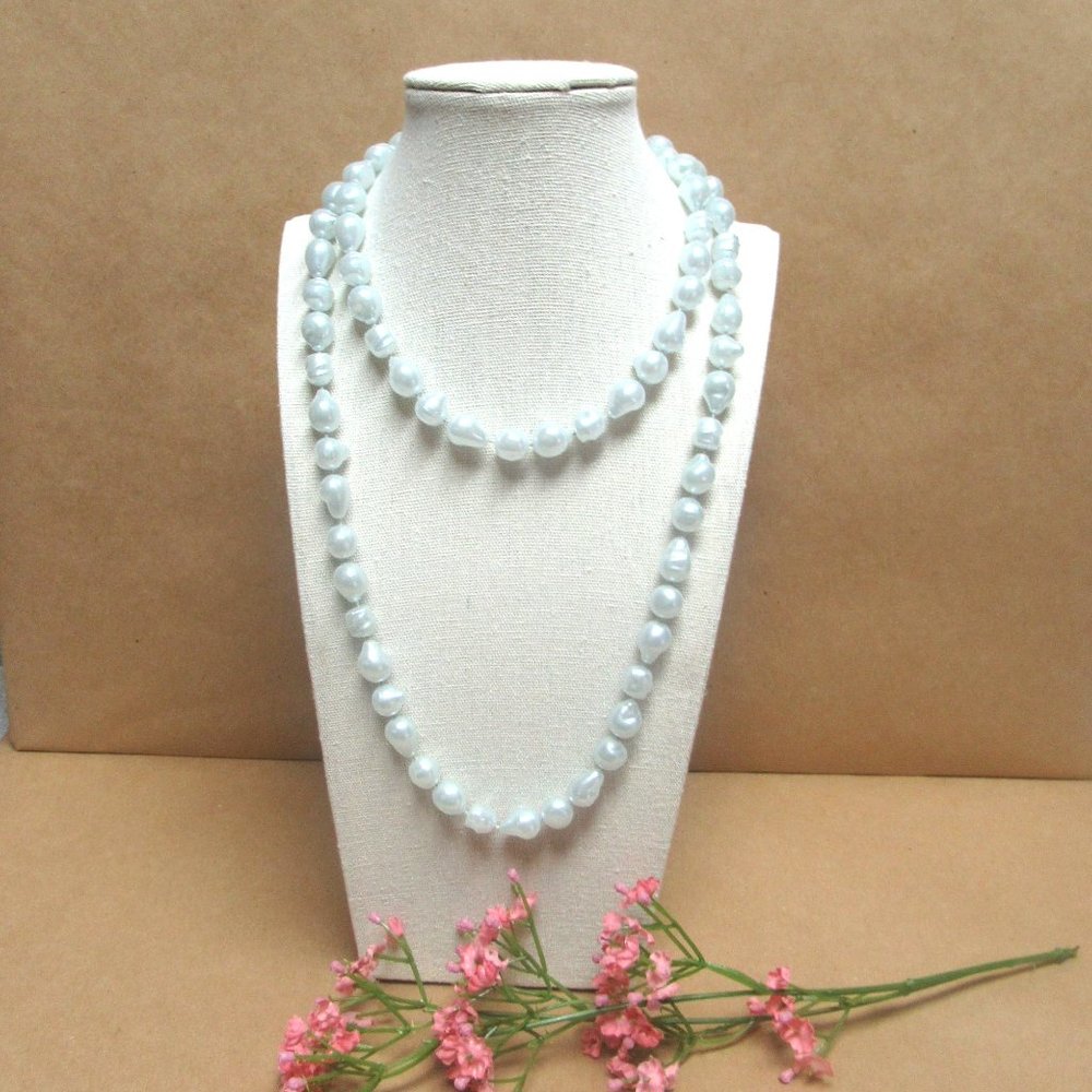Beautiful Vintage AVON Soft Blue White Simulated PEARL Rope Necklace 18"  1986 I